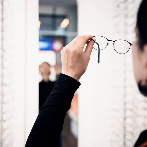 Endkontrolle und Qualitätssicherung der Brille