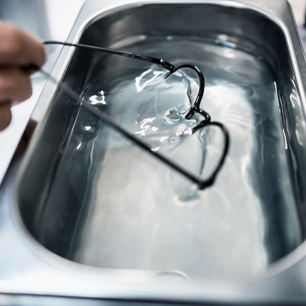 Professionelle Brillenreinigung mit Ultraschallverfahren