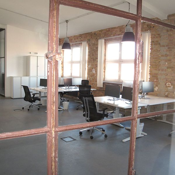Heller, moderner Büroraum in der Robin Look Zentrale in Berlin
