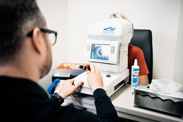 Augenoptikermeister / Optometrist