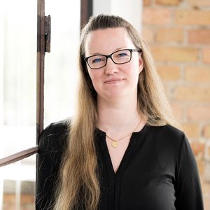 Angelina – Ansprechpartnerin im Recruiting bei Robin Look Angelina beantwortet Fragen zum Bewerbungsprozess bei Robin Look