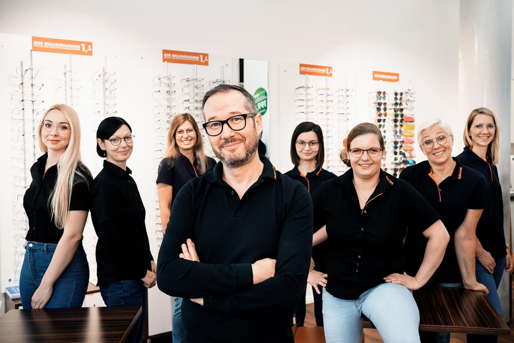 Teamfoto mit einigen Robin Look Mitarbeiterinnen und Mitarbeitern